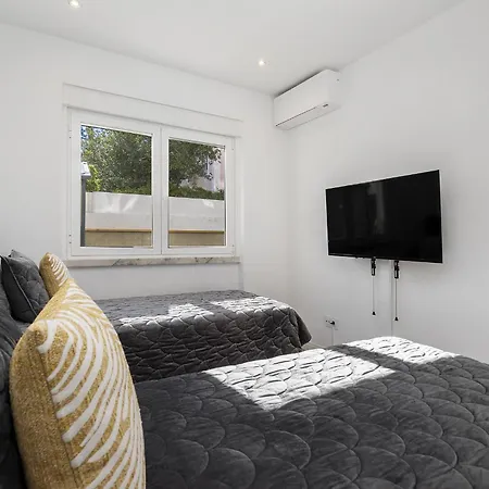 Whome Suburban Serenity Family With Pool Daire