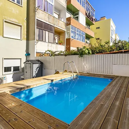 Whome Suburban Serenity Family With Pool Daire